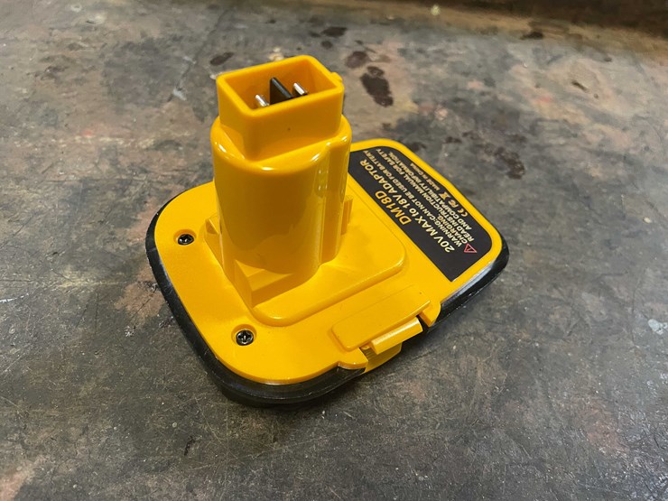 #8675-•-dewalt-style-18-volt-to-20-volt-adapter-(pr12)-image-6