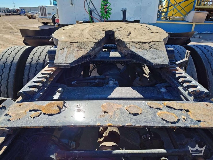 2015-peterbilt-389-image-31