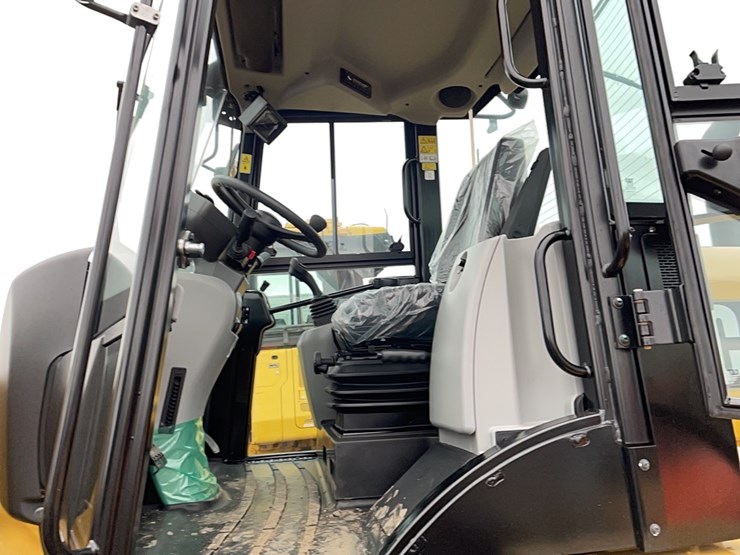 2024-caterpillar-910-image-11