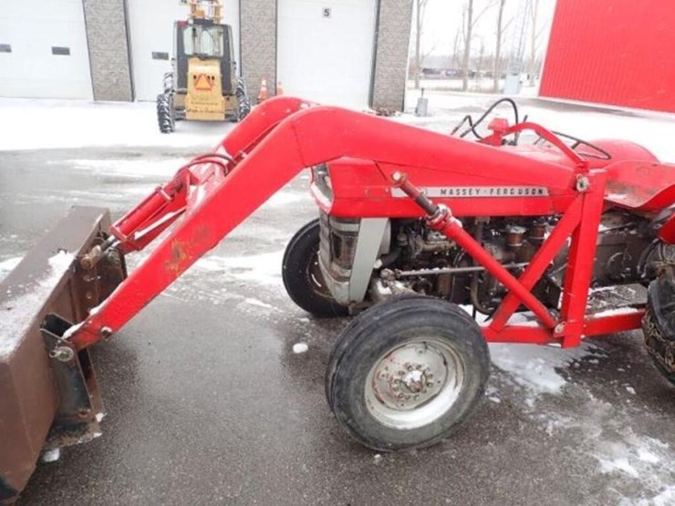 massey-ferguson-135-image-45