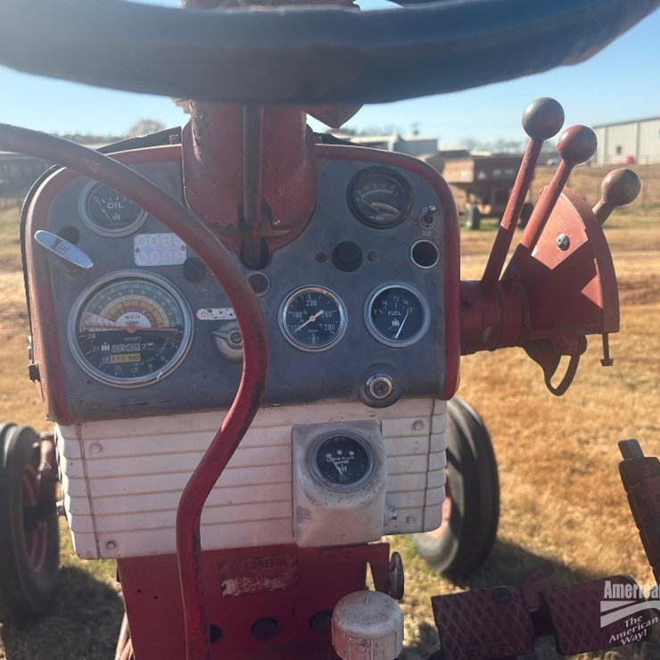 MCCORMICK FARM ALL 560 DIESEL TRACTOR