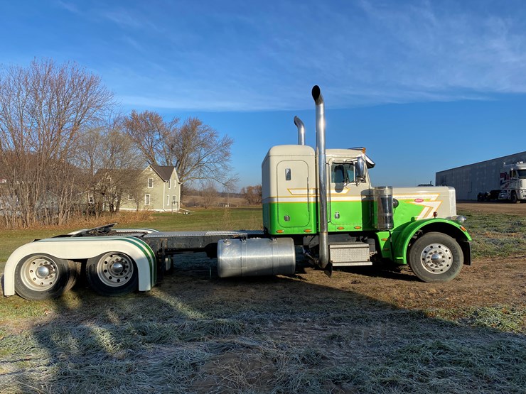 #1010-•-1984-peterbilt-sleeper-cab-semi-(has-wi-title)-(colfax,-wi)-image-6