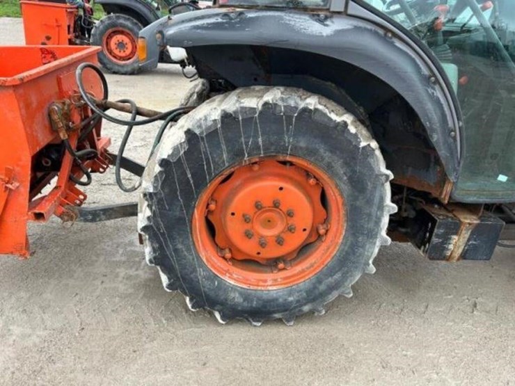 2008-kubota-m7040d-image-46