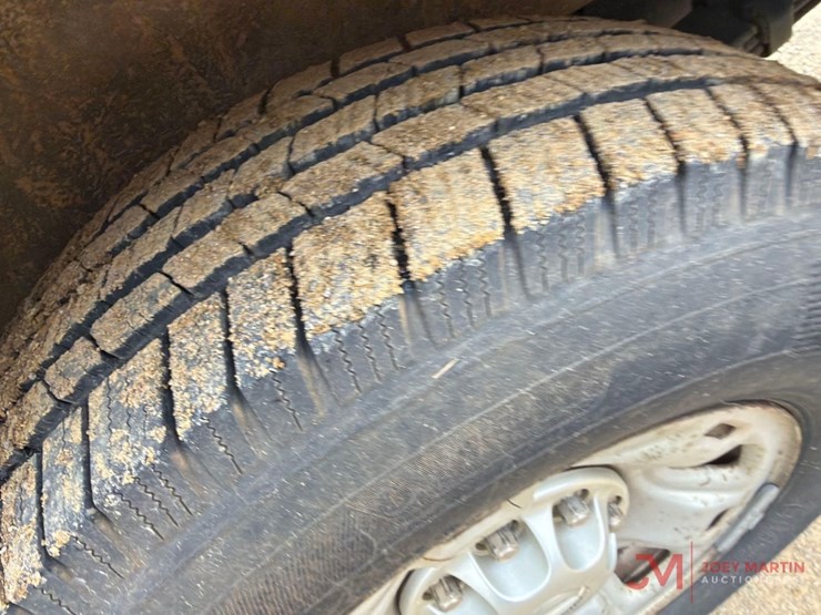 2013-nissan-nv3500hd-image-10