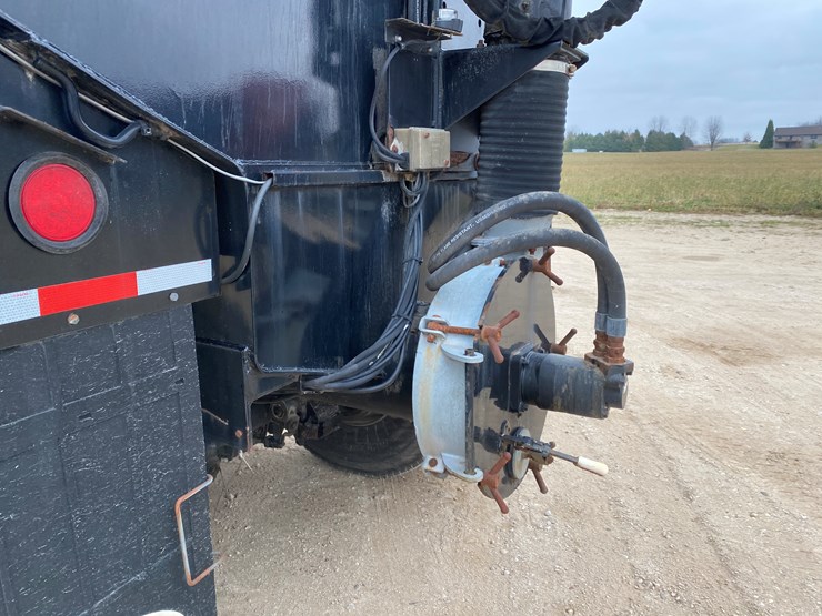 #1025-•-2015-diller-tt6600ntnb-semi-manure-tanker-(has-wi-title)-(kewaunee,-wi)-image-31