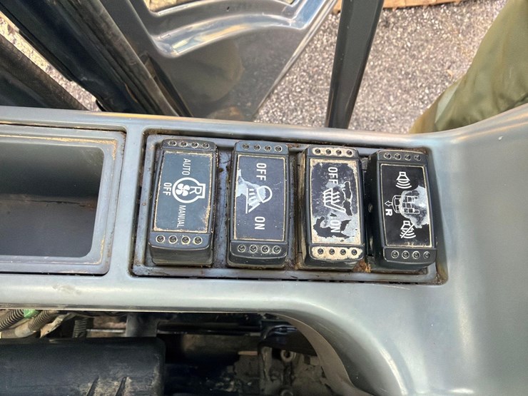 2019-deere-350g-lc-image-33