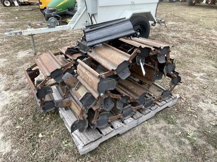 12-16.5-skidsteer-tracks-image-1