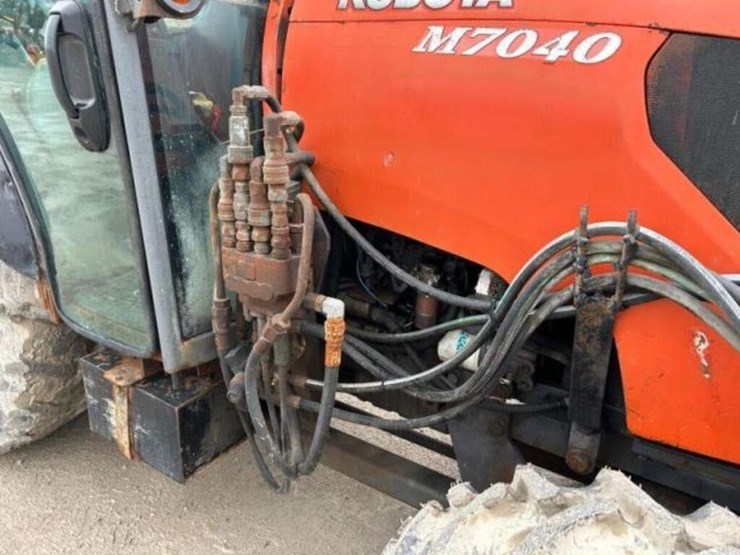 2008-kubota-m7040d-image-25