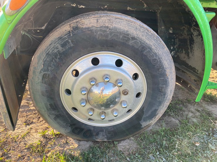 #1010-•-1984-peterbilt-sleeper-cab-semi-(has-wi-title)-(colfax,-wi)-image-19