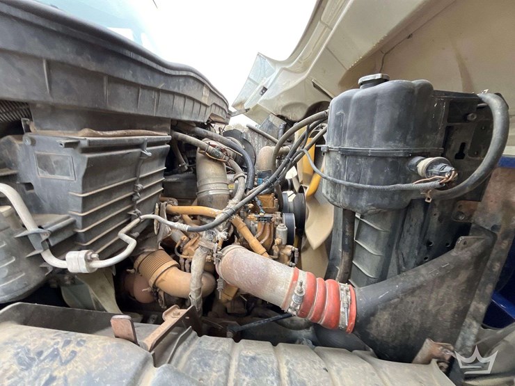 2010-international-7600-image-7