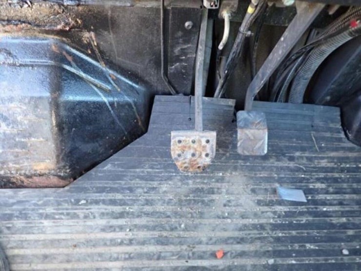 2011-kubota-rtv1100-image-14