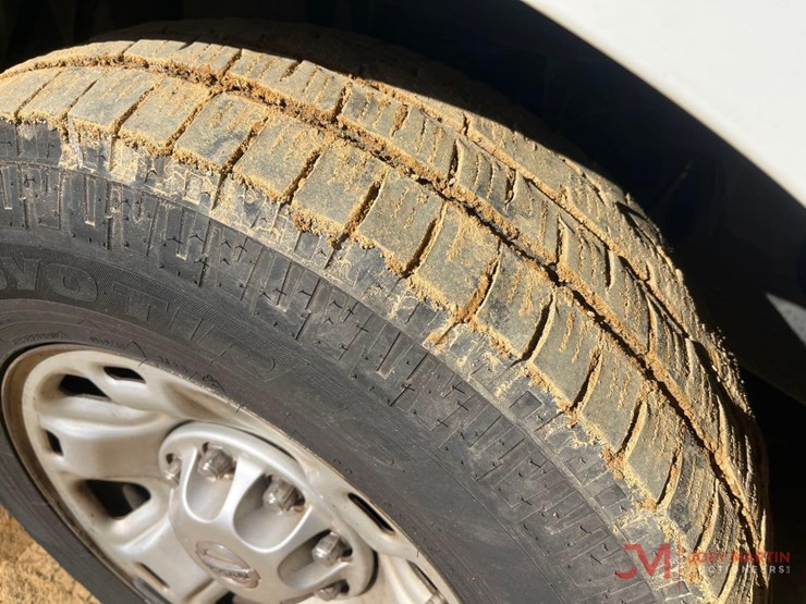 2013-nissan-nv3500hd-image-9