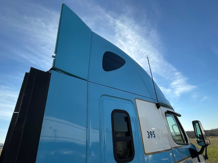 #206-•-2012-freightliner-cascadia-semi-tractor-(title-in-delay)-(denmark,-wi)-image-42