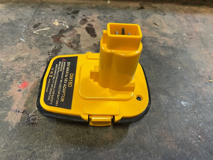 #8675-•-dewalt-style-18-volt-to-20-volt-adapter-(pr12)-image-2