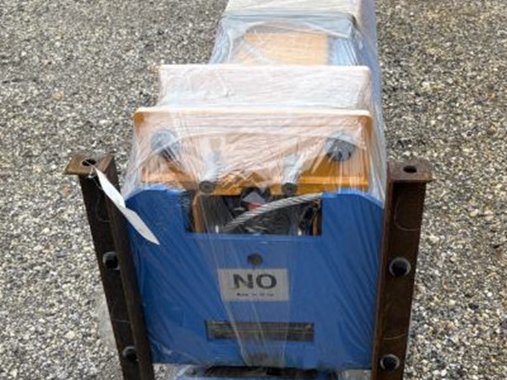 #107-•-irtpl-two-post-lift-blue-image-5