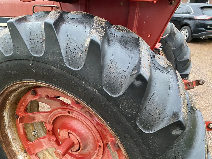 1976-international-686-image-21