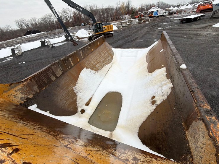 2020-deere-260e-image-14