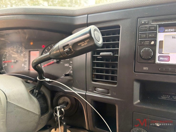 2013-nissan-nv3500hd-image-18