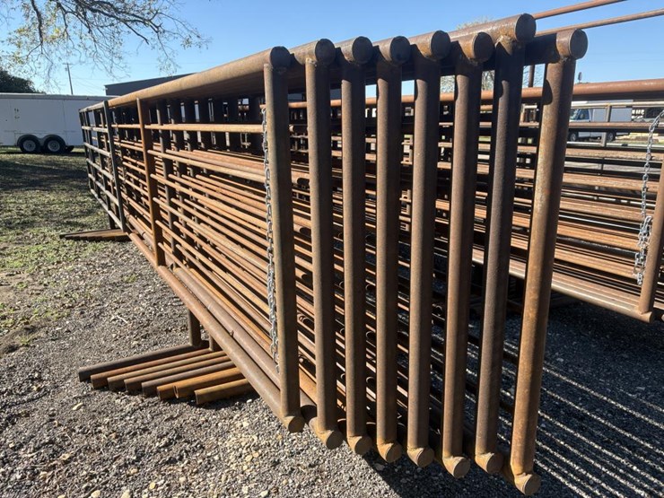 #45-•-freestanding-panels-24'-w/-12'-gate-image-3