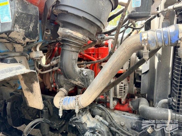 2012-freightliner-m2-112-medium-duty-roll-off-truck-image-5