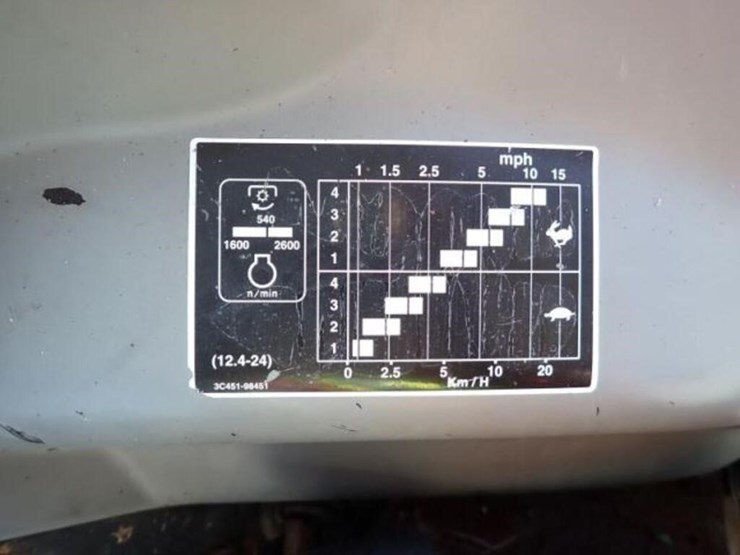 2011-kubota-m7040d-image-28