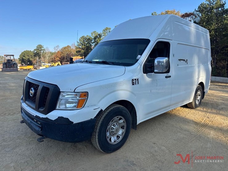 2014-nissan-nv2500hd-image-4