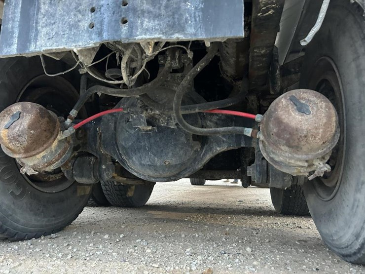 #1432-•-1992-volvo-(white-gmc)-vac-truck-image-39