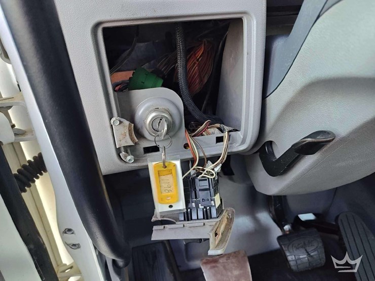 2015-peterbilt-567-image-21