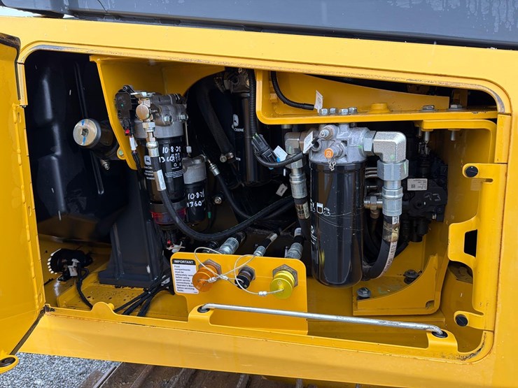 2023-deere-450k-image-17