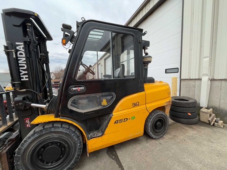 #1395-•-hyundai-10,000lb-pneumatic-diesel-forklift-(04)-image-9