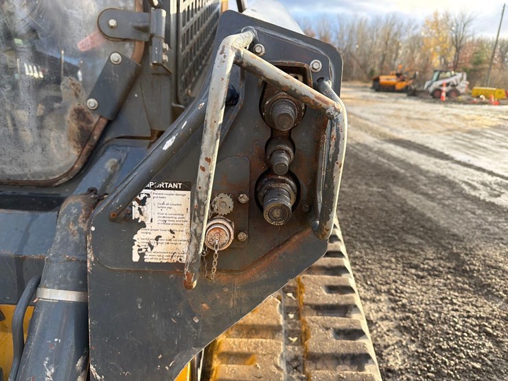 2021-deere-333g-image-9