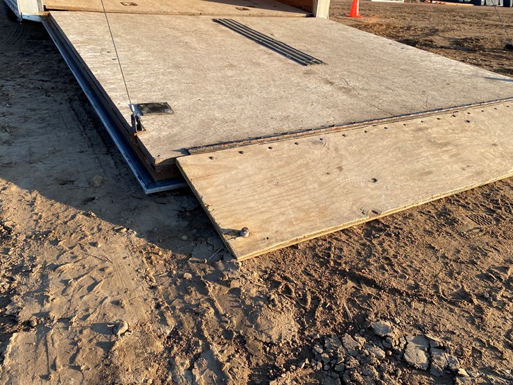 #322-•-2017-stealth-enclosed-trailer-(has-wi-title)(mosinee,-wi)-image-16