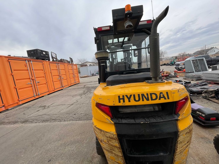 #1395-•-hyundai-10,000lb-pneumatic-diesel-forklift-(04)-image-6
