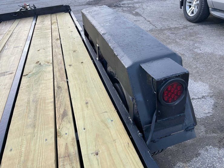 #1394-•-17'-tilt-deck-(no-title)-(of)-image-23