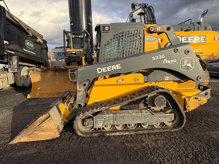 2021-deere-333g-image-1