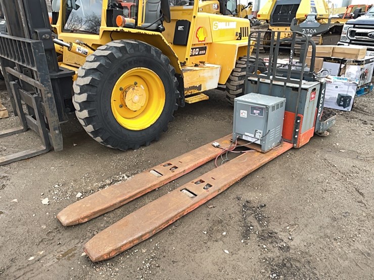 2017-toyota-8hbe30-image-1