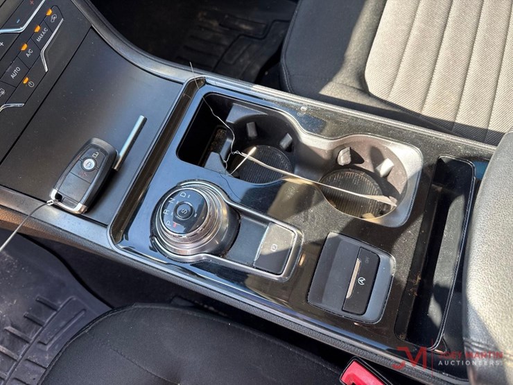 2020-ford-edge-se-image-17