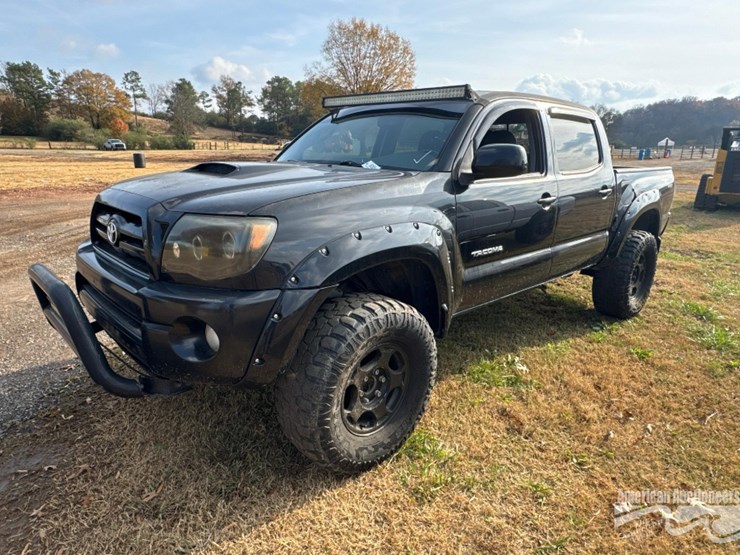 2010-toyota-tacoma-image-3