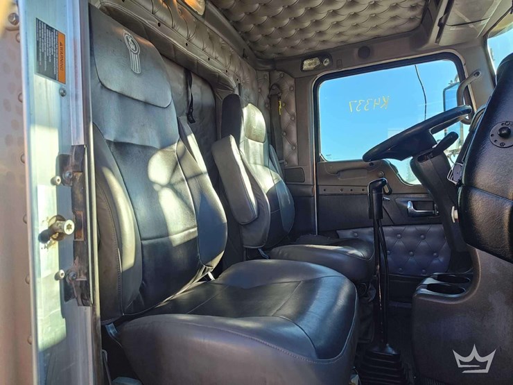 2011-kenworth-t800-image-37
