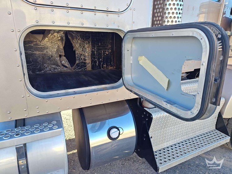 2011-kenworth-t800-image-48