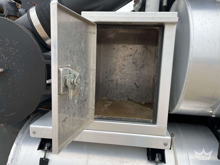 2010-international-7600-image-21