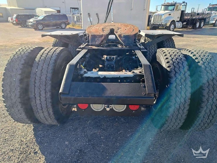 2011-kenworth-t800-image-16