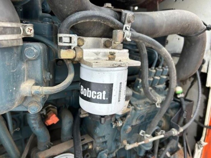 2010-bobcat-s300-image-23