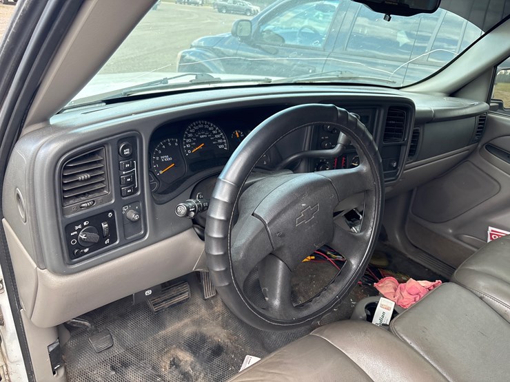 2005-chevrolet-tahoe-image-7