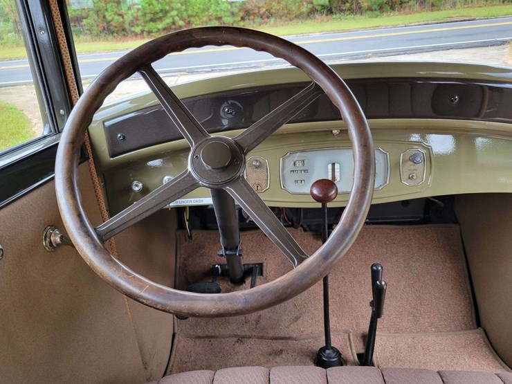 1928-pontiac-sedan-image-76