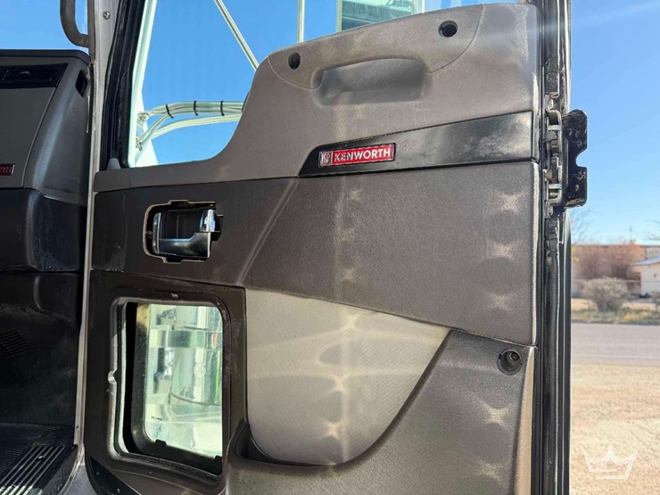 2017-kenworth-t800-image-14