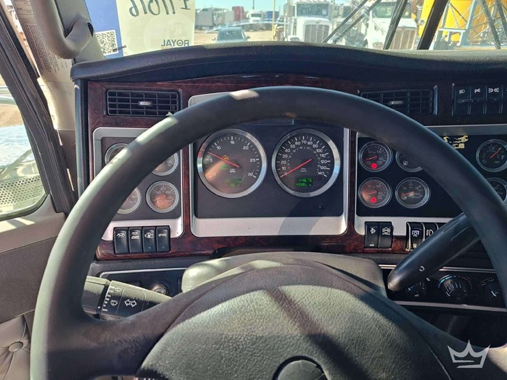 2012-kenworth-t800-image-21