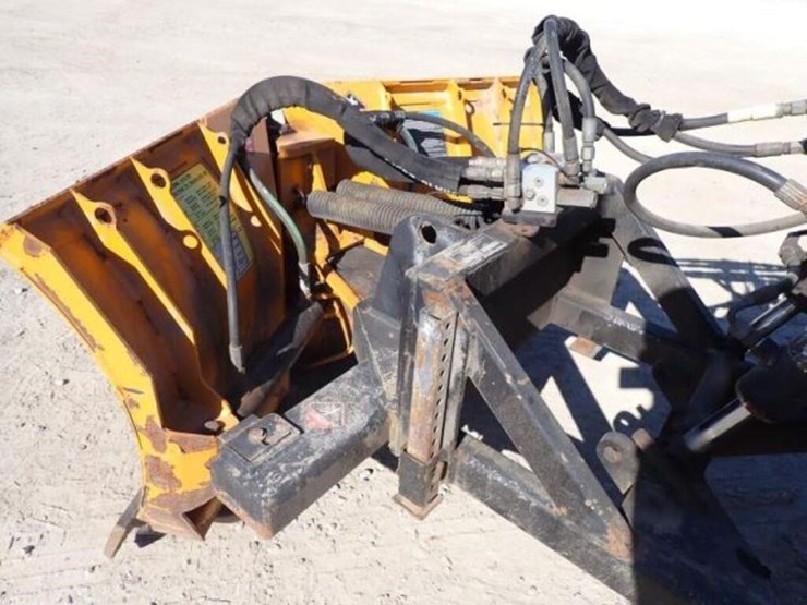 2011-kubota-m7040d-image-52