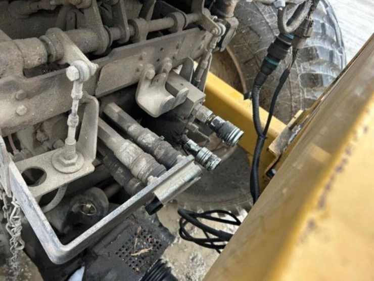 2008-new-holland-tv145-image-41