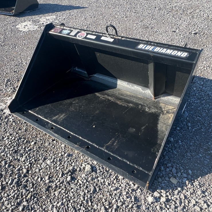 #29800 • BLUE DIAMOND 44" SMOOTH BUCKET